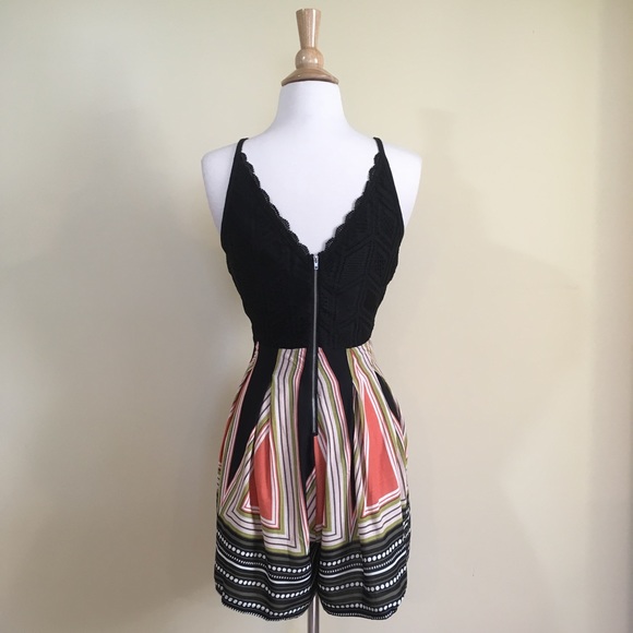 Deep V Lace Bodice Abstract Stripe Print Romper - Picture 3 of 5